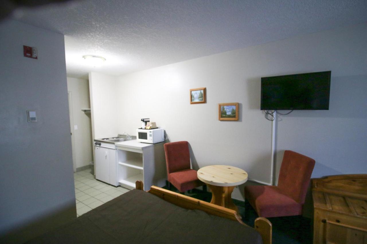 Bighorn Inn & Suites Canmore Exterior foto