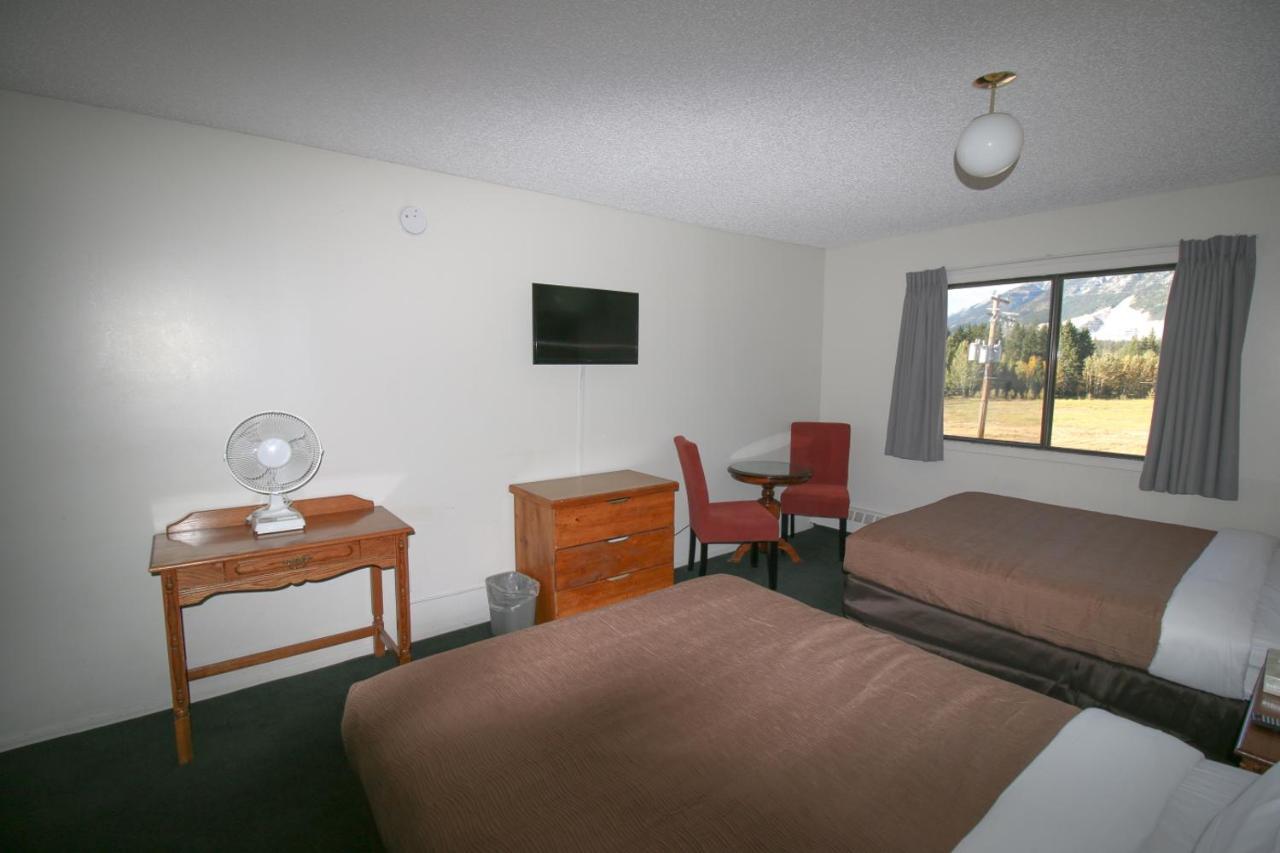 Bighorn Inn & Suites Canmore Exterior foto