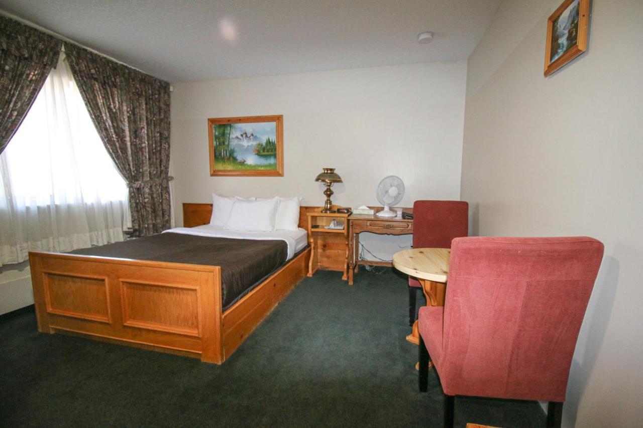 Bighorn Inn & Suites Canmore Exterior foto
