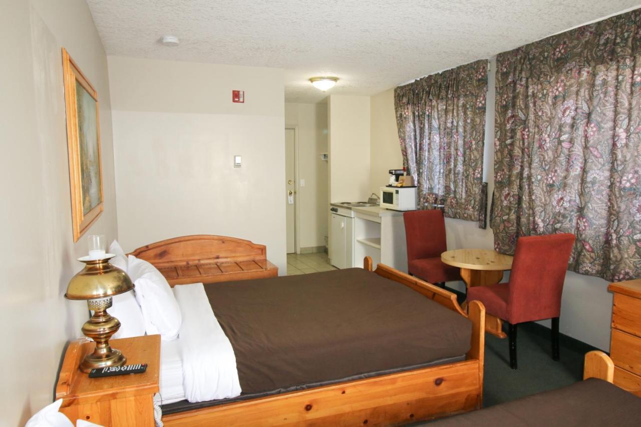Bighorn Inn & Suites Canmore Exterior foto