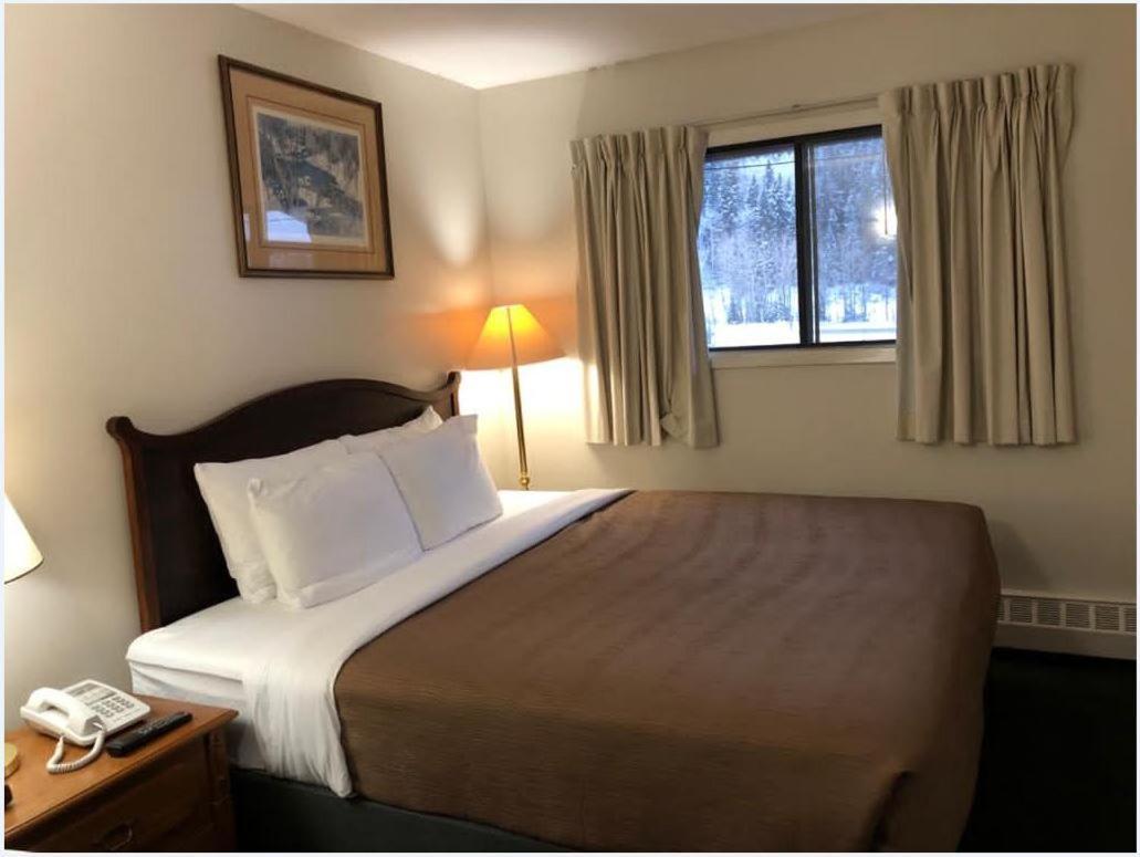 Bighorn Inn & Suites Canmore Exterior foto